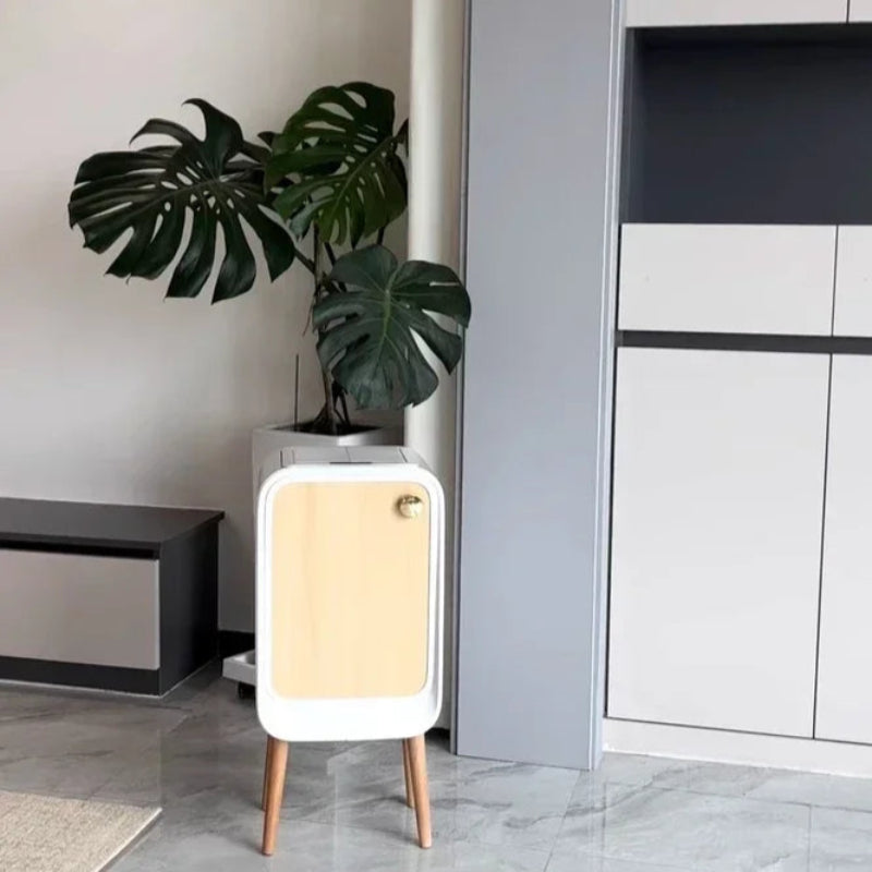 Poubelle automatique haut pieds 20L dans un salon moderne
