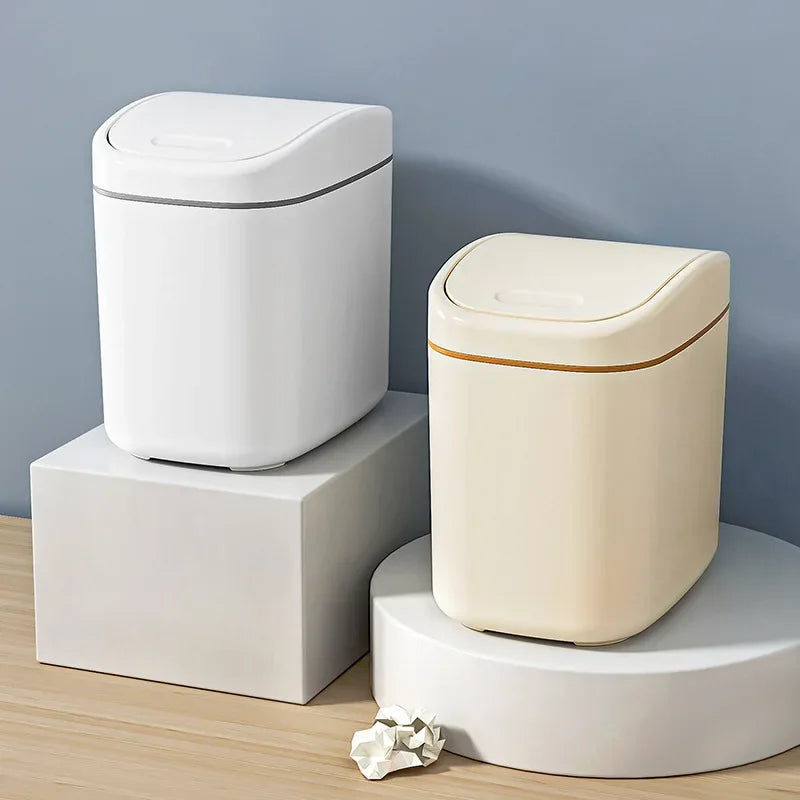 Poubelle de bureau en plastique beige et blanche