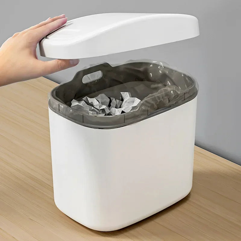 L'intérieur de la Poubelle de bureau en plastique