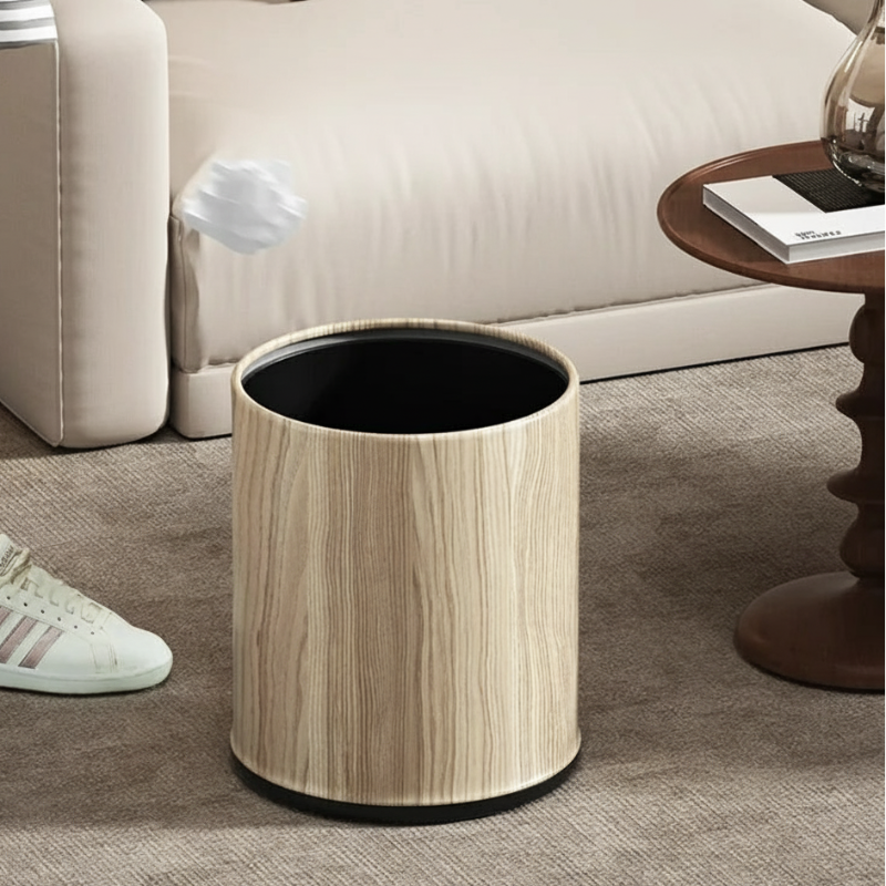 Poubelle en bois moderne dans un salon