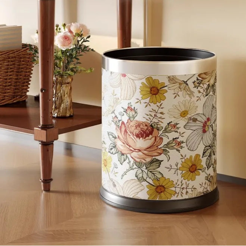 Poubelle fleurie 10L dans un salon