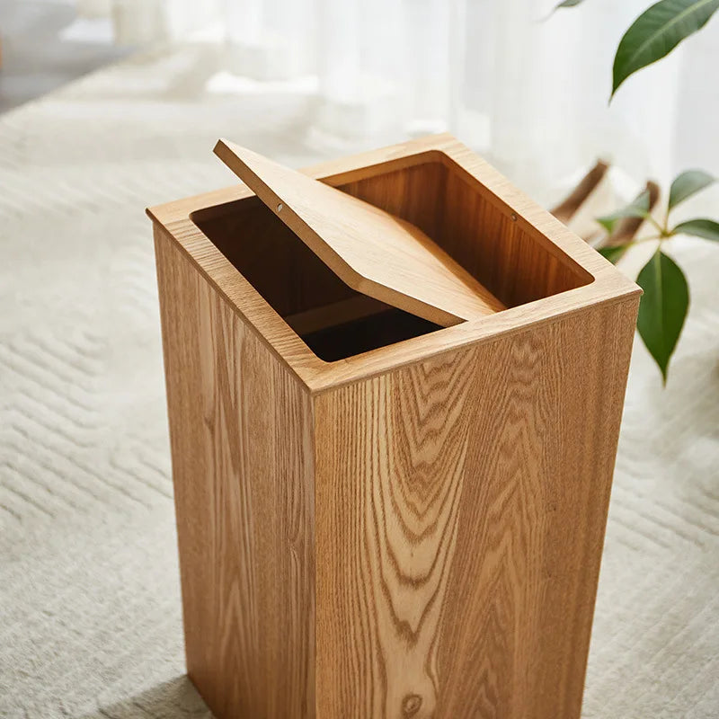 Le couvercle de la Poubelle japonaise en bois
