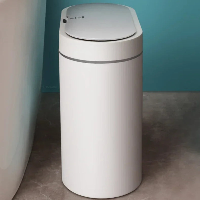 Poubelle salle de bain automatique 8L dans la salle d'eau