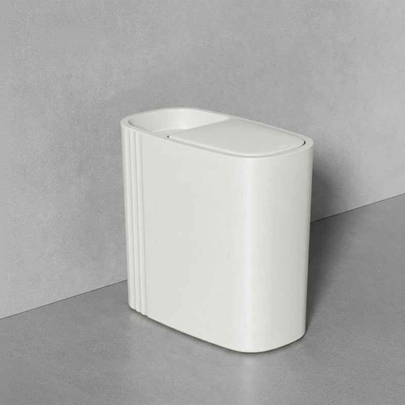 Poubelle salle de bain pratique blanche 