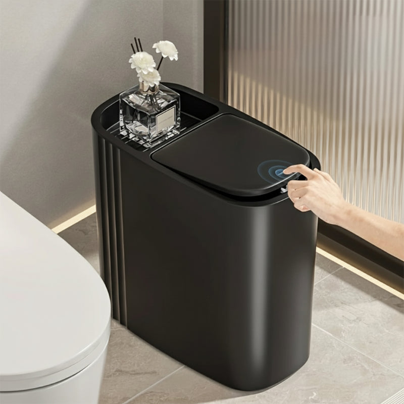 Ouverture du couvercle de la Poubelle salle de bain pratique