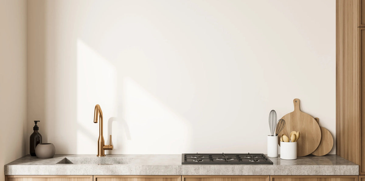Cuisine scandinave avec reflet du soleil