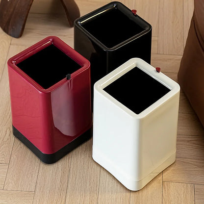 poubelle en plastique design minimaliste carrée