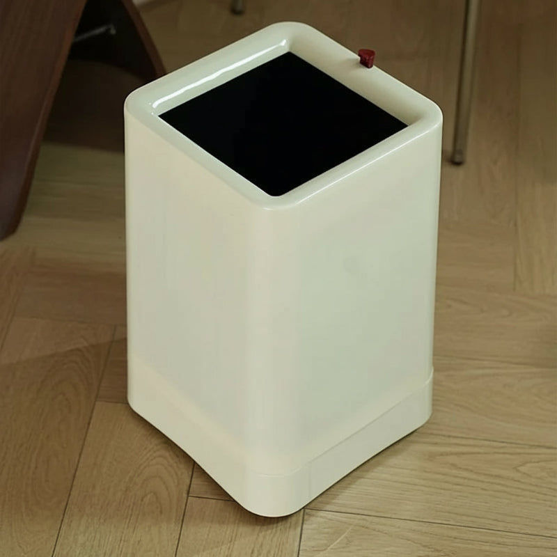 poubelle en plastique design minimaliste carrée blanche