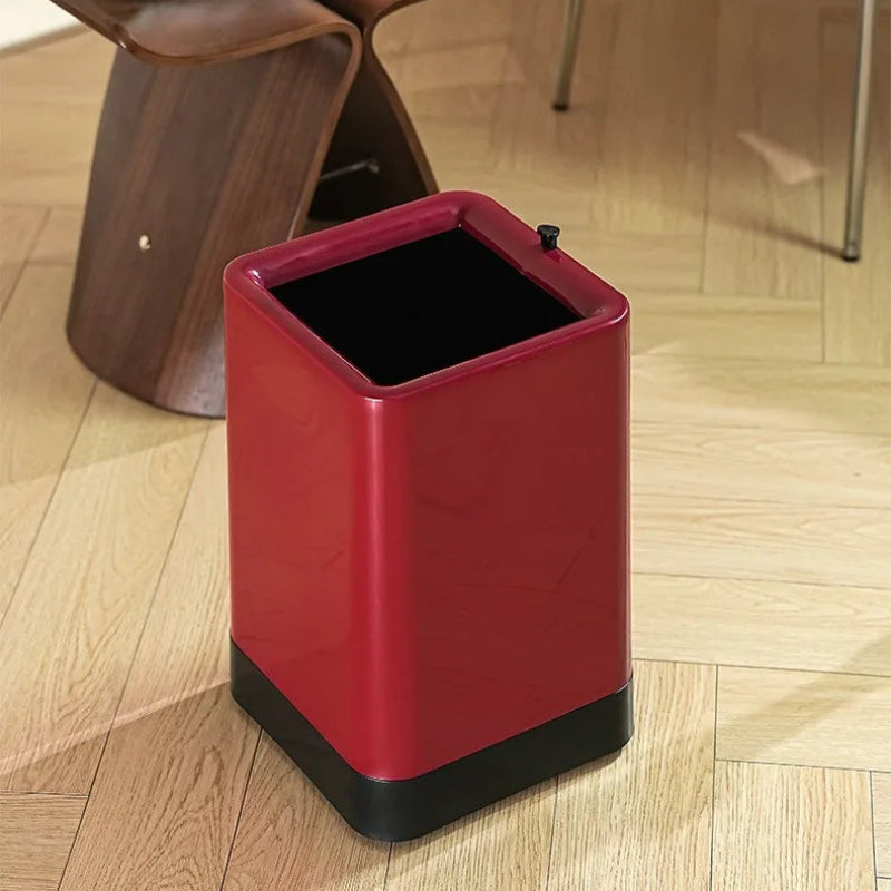 poubelle en plastique design minimaliste carrée rouge